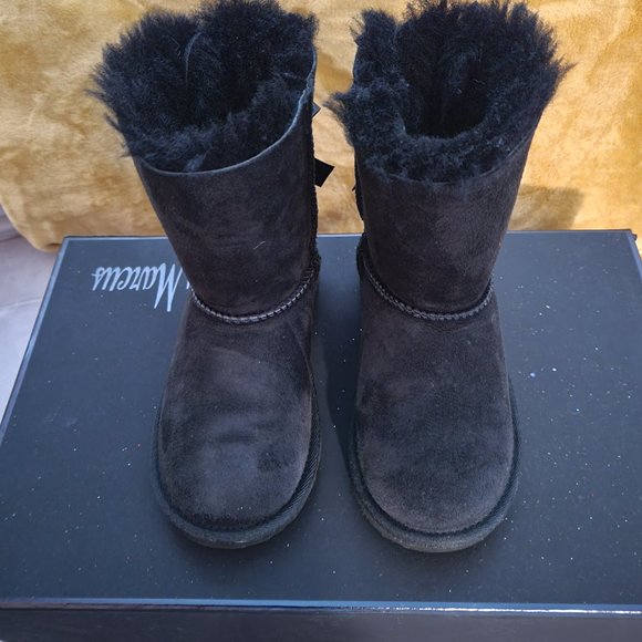 UGG UGG® Girls' Bailey Bow II Water Resistant Boots (Youth) - Picture 2 of 3